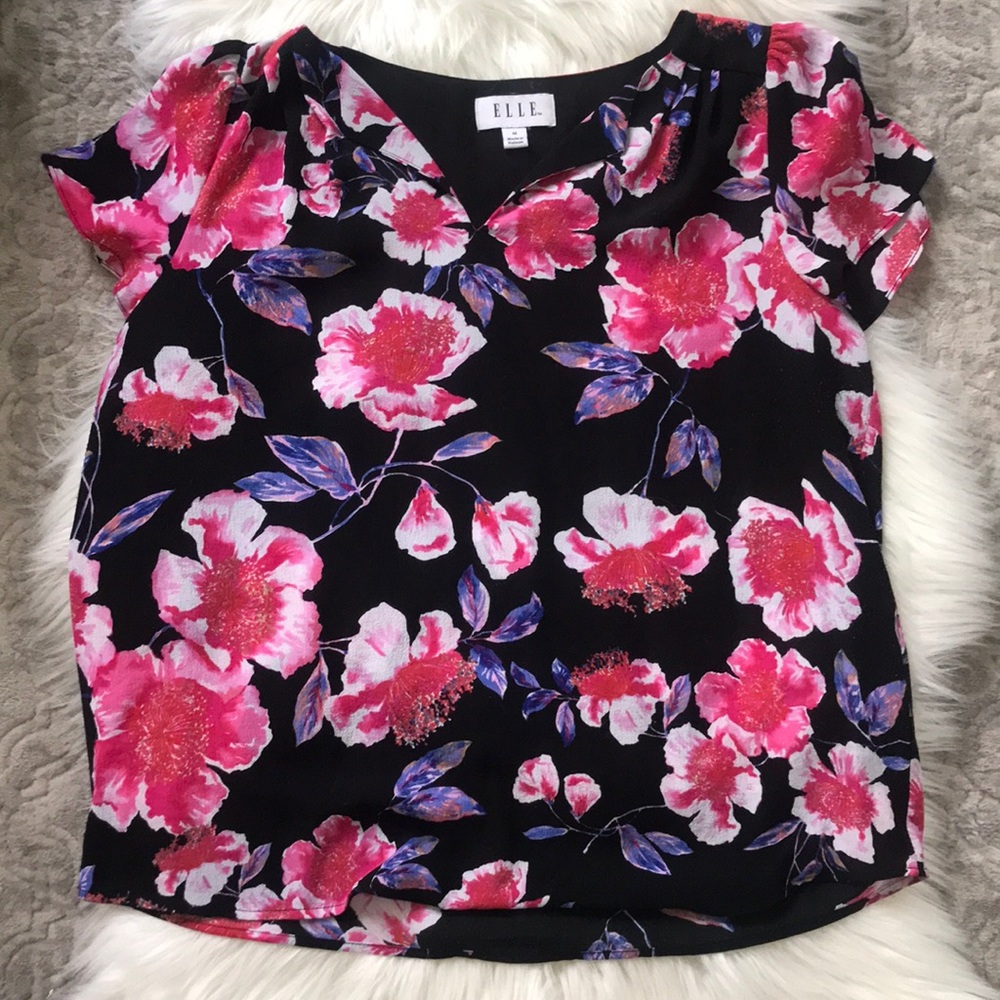Flowy ELLE Shirt!